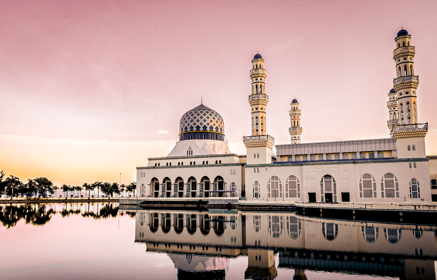 The floating mosque of Kota Kinabalu, one of the can't miss sights in the city