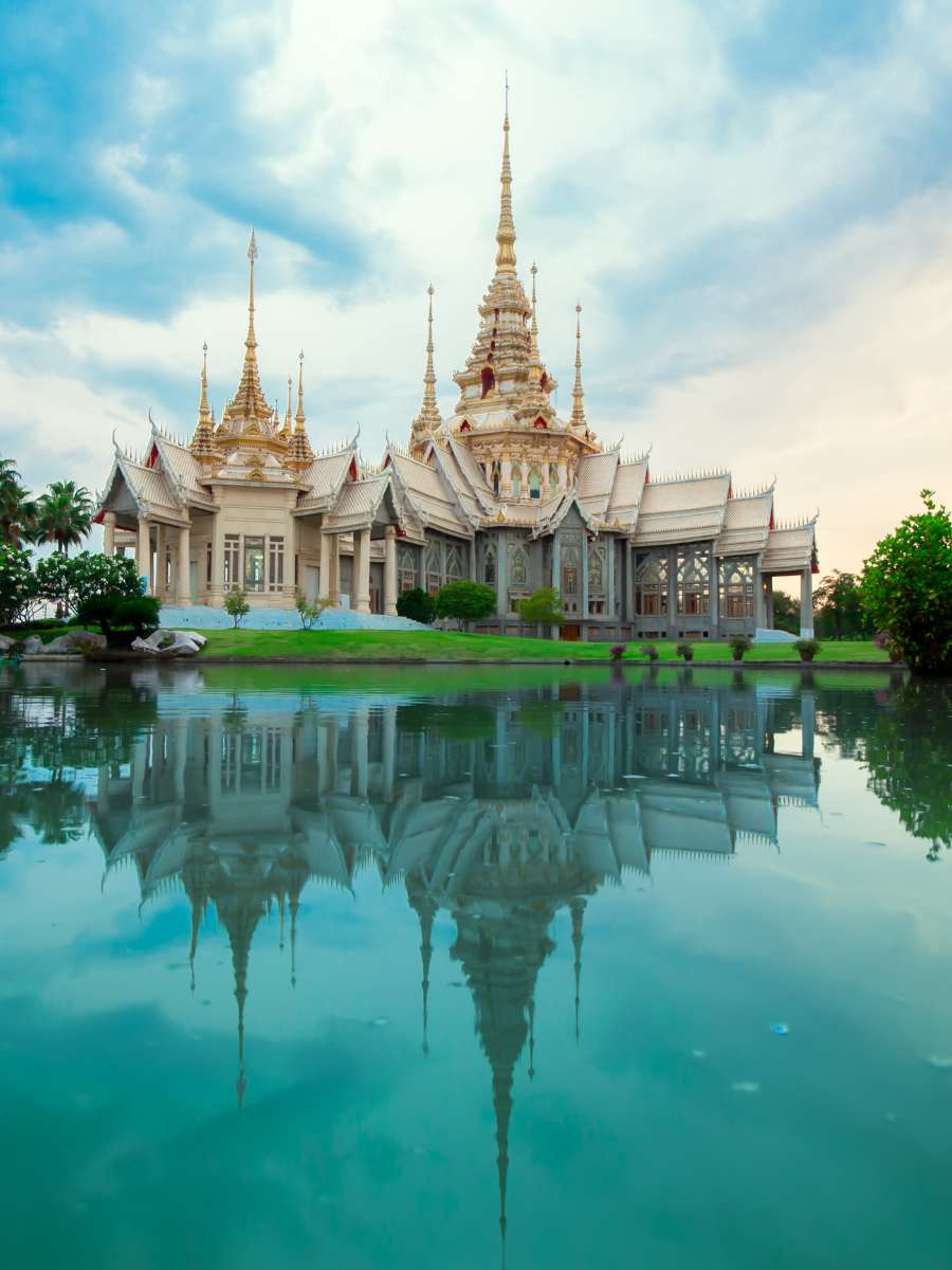 4K] Walk inside Siam Paragon huge shopping mall in Bangkok 