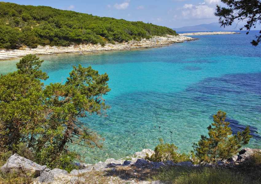 Premium Photo  Beautiful shoreline with blue water in mediterranean sea in  turkey