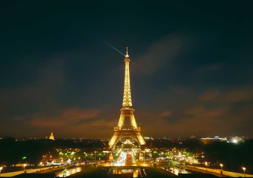 Romantic and unforgettable summer nights in Paris