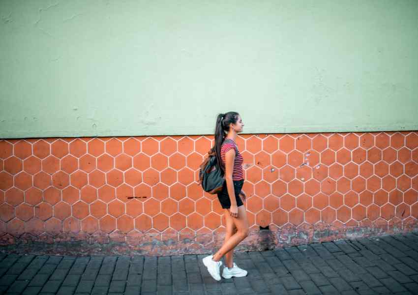What Are the Benefits of Taking a Walking Tour When Visiting New Cities or Countries?