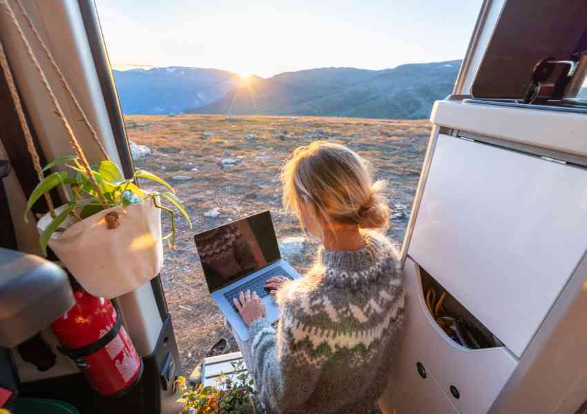 Top 14 Tips For Remote Workers Exploring The World
